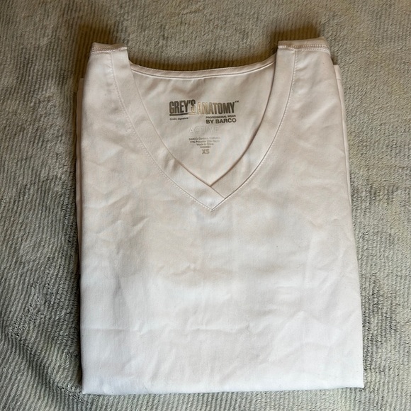 Greys Anatomy by Barco Women’s White V-Neck Scrub Top Size X Small - Picture 2 of 14